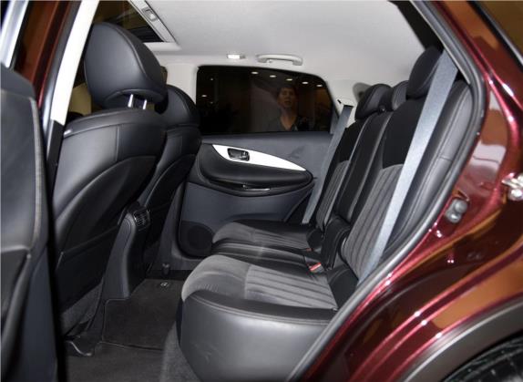 英菲尼迪QX50 2015款 2.5L 舒适版 车厢座椅   后排空间