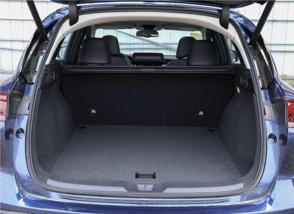 英菲尼迪QX50 2020款 2.0T 两驱时尚版 车厢座椅   后备厢