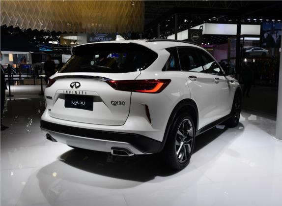 英菲尼迪QX50 2020款 2.0T 四驱豪华版 外观   斜后