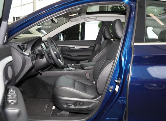 英菲尼迪QX50 2020款 改款 2.0T 四驱领航版 车厢座椅   前排空间