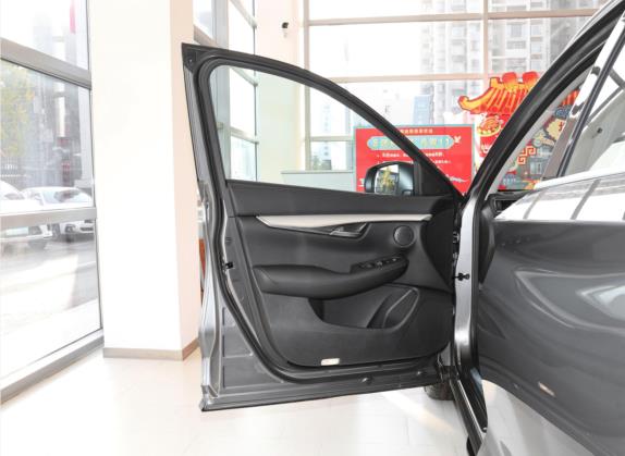 英菲尼迪QX50 2022款 2.0T 两驱时尚版 车厢座椅   前门板