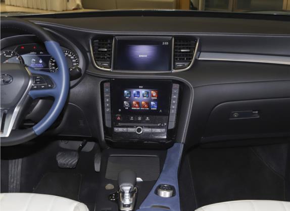英菲尼迪QX50 2022款 2.0T 两驱WAVE版 中控类   中控台