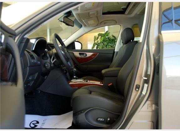 英菲尼迪FX 2009款 FX50 巅峰版 车厢座椅   前排空间