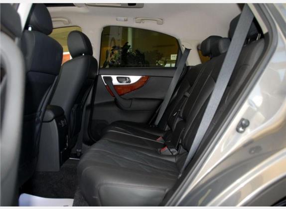 英菲尼迪FX 2009款 FX50 巅峰版 车厢座椅   后排空间
