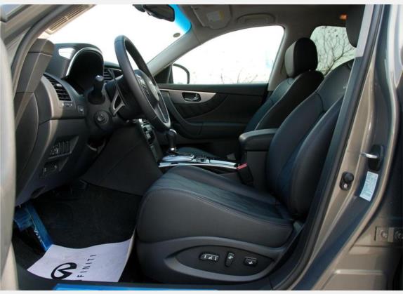 英菲尼迪FX 2009款 FX35 超越版 车厢座椅   前排空间