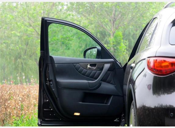 英菲尼迪FX 2010款 FX35 超越版 车厢座椅   前门板