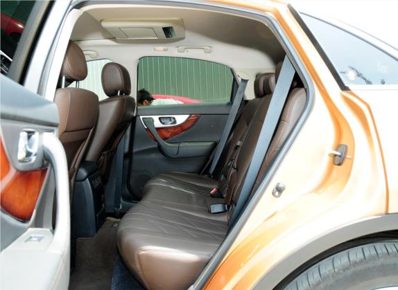 英菲尼迪FX 2011款 FX50 金尚巅峰版 车厢座椅   后排空间