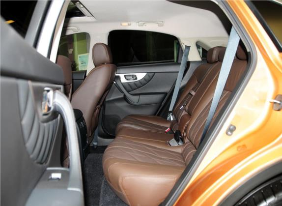 英菲尼迪FX 2013款 FX37 标准版 车厢座椅   后排空间
