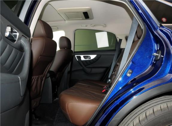 英菲尼迪FX 2013款 FX37 五周年限量版 车厢座椅   后排空间