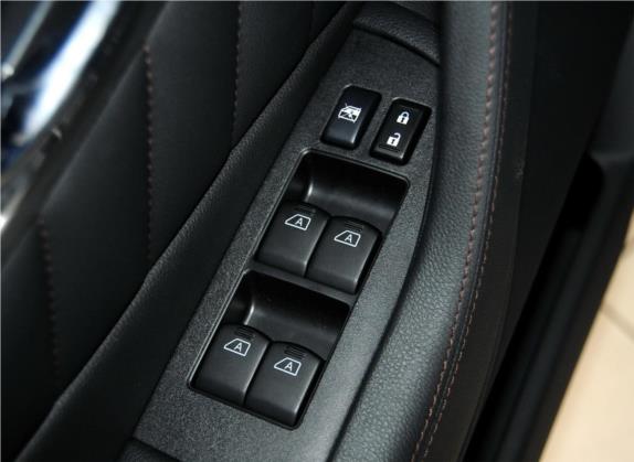 英菲尼迪FX 2013款 FX37 五周年限量版 车厢座椅   门窗控制