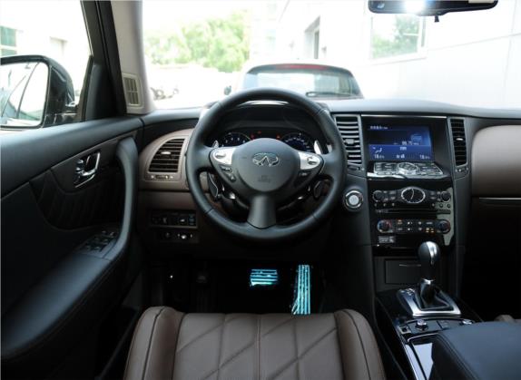 英菲尼迪FX 2013款 FX37 标准升级版 中控类   驾驶位