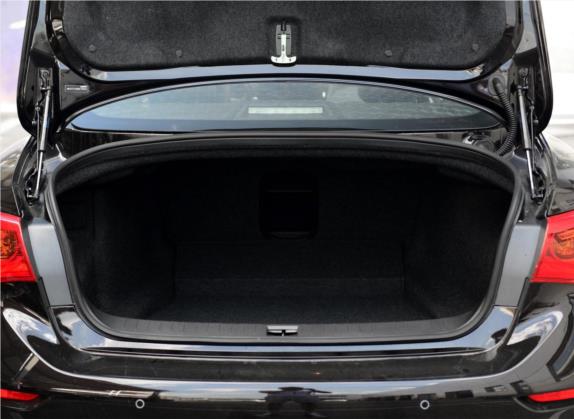 英菲尼迪Q50 2014款 2.0T 舒适版 车厢座椅   后备厢