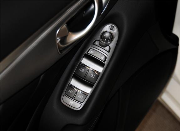 英菲尼迪Q50 2014款 3.7L 舒适版 车厢座椅   门窗控制