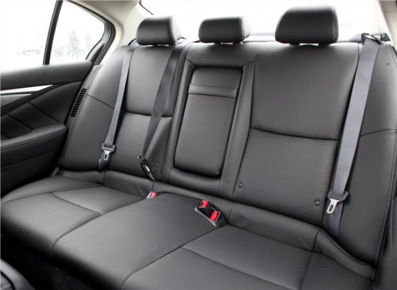 英菲尼迪Q50 2014款 3.7L 豪华版 车厢座椅   后排空间