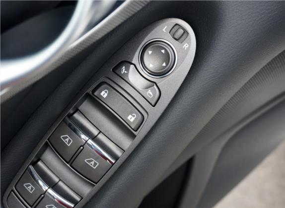 英菲尼迪Q50 2014款 3.7L 豪华版 车厢座椅   门窗控制