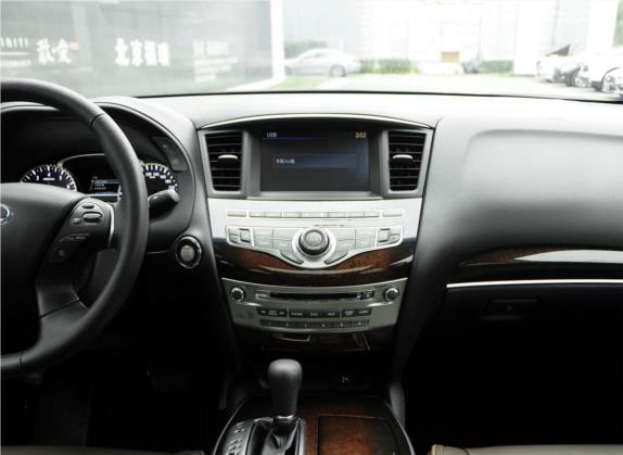 英菲尼迪QX60(进口) 2014款 2.5 S/C Hybrid 四驱全能版 中控类   中控台