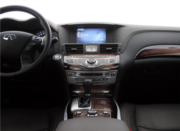 英菲尼迪Q70 2013款 Q70L 3.5L Hybrid 奢华版 中控类   中控台