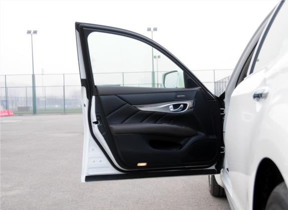 英菲尼迪Q70 2013款 Q70L 3.5L Hybrid 奢华版 车厢座椅   前门板
