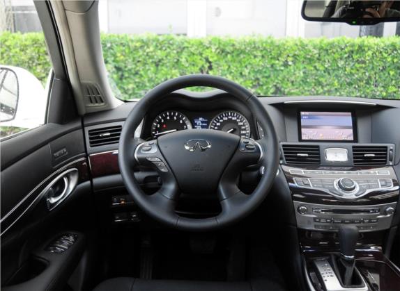 英菲尼迪Q70 2013款 Q70L 2.5L 舒适版 中控类   驾驶位