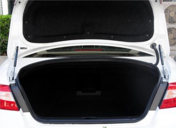 英菲尼迪Q70 2013款 Q70L 2.5L 舒适版 车厢座椅   后备厢