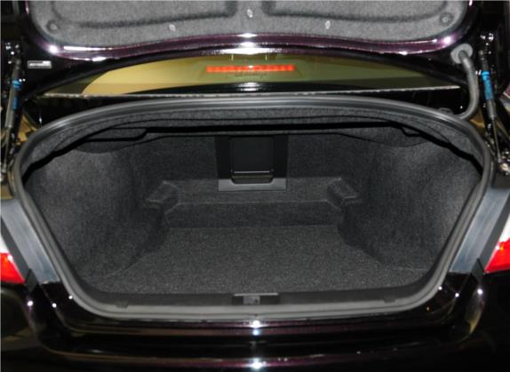 英菲尼迪Q70 2013款 Q70L 2.5L 雅致版 车厢座椅   后备厢