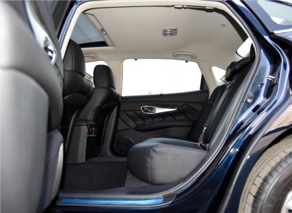 英菲尼迪Q70 2015款 Q70L 2.5L 悦享版 车厢座椅   后排空间