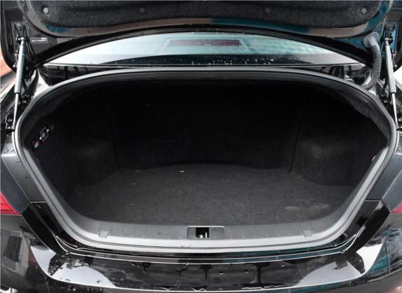 英菲尼迪Q70 2015款 Q70L 3.5L Hybrid 豪华版 车厢座椅   后备厢