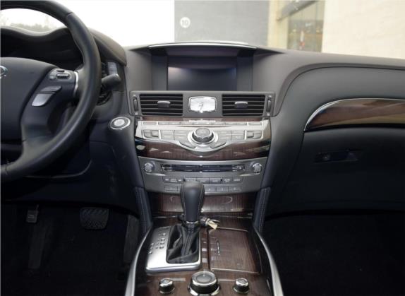 英菲尼迪Q70 2015款 Q70L 3.5L Hybrid 奢华版 中控类   中控台