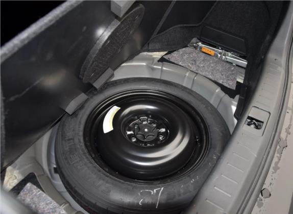 英菲尼迪Q70 2015款 Q70L 3.5L Hybrid 奢华版 其他细节类   备胎