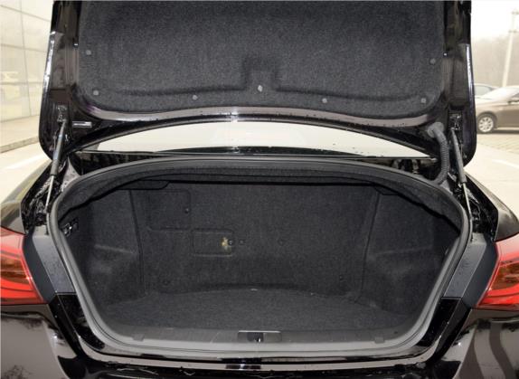英菲尼迪Q70 2015款 Q70L 3.5L Hybrid 奢华版 车厢座椅   后备厢