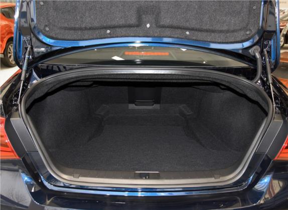 英菲尼迪Q70 2017款 Q70L 2.5L 精英版 车厢座椅   后备厢