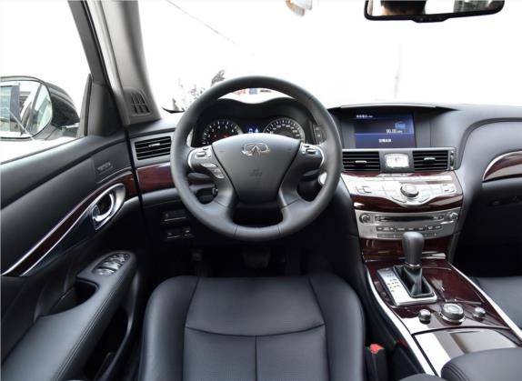 英菲尼迪Q70 2017款 Q70L 2.5L 豪华版 中控类   驾驶位