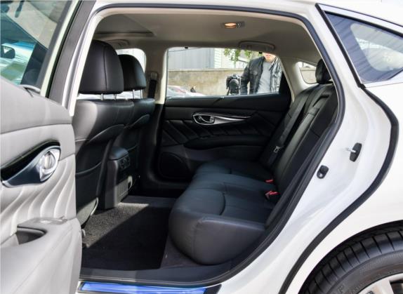 英菲尼迪Q70 2019款 Q70L 2.0T 精英版 车厢座椅   后排空间
