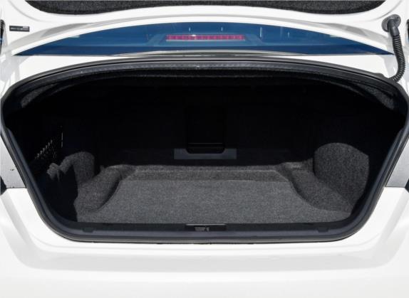 英菲尼迪Q70 2019款 Q70L 2.0T 精英版 车厢座椅   后备厢