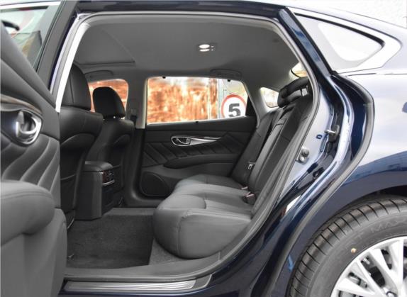 英菲尼迪Q70 2019款 Q70L 2.0T 悦享版 车厢座椅   后排空间