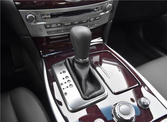 英菲尼迪Q70 2019款 Q70L 2.0T 悦享版 中控类   挡把