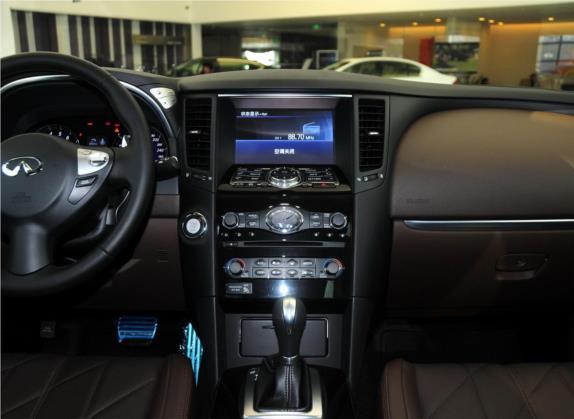 英菲尼迪QX70 2013款 3.7L 标准版 中控类   中控台