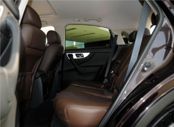 英菲尼迪QX70 2013款 3.7L 标准版 车厢座椅   后排空间