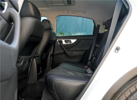 英菲尼迪QX70 2013款 3.7L 超越版 车厢座椅   后排空间