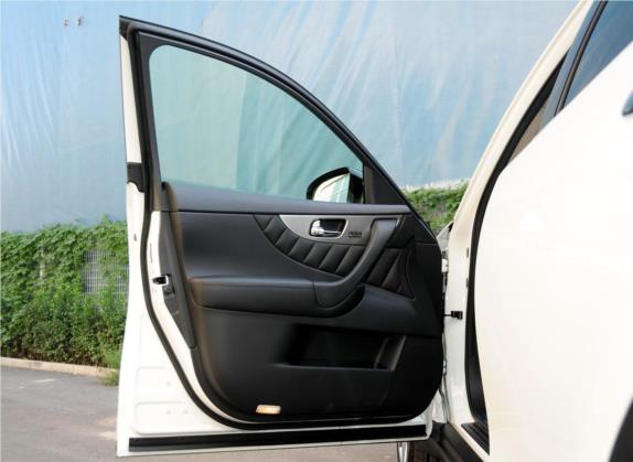 英菲尼迪QX70 2013款 3.7L 超越版 车厢座椅   前门板