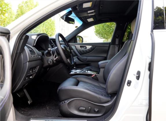 英菲尼迪QX70 2015款 3.7L 绝影版 车厢座椅   前排空间