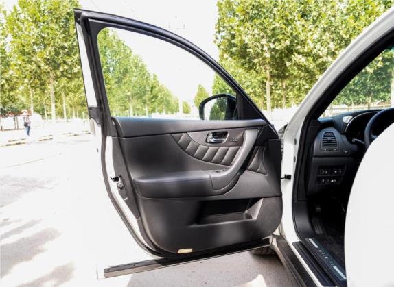 英菲尼迪QX70 2015款 3.7L 绝影版 车厢座椅   前门板
