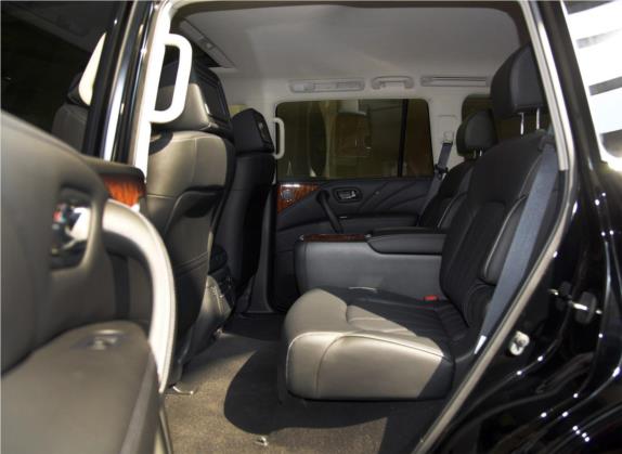 英菲尼迪QX80 2016款 5.6L 4WD 车厢座椅   后排空间