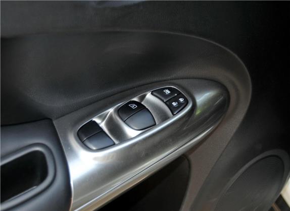 英菲尼迪ESQ 2014款 1.6T 率动版 车厢座椅   门窗控制