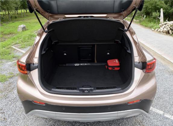 英菲尼迪QX30 2017款 2.0T 四驱极限版 车厢座椅   后备厢