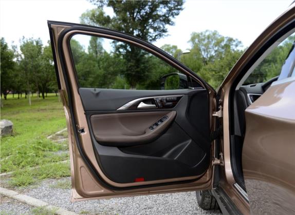 英菲尼迪QX30 2017款 2.0T 四驱极限版 车厢座椅   前门板
