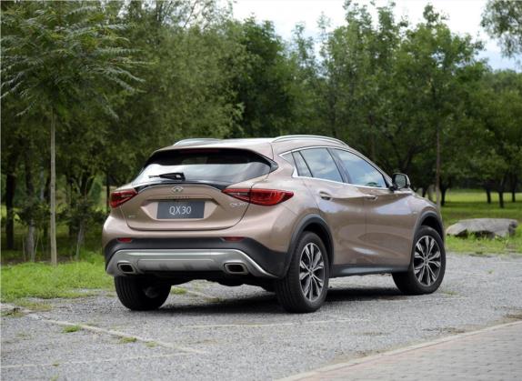 英菲尼迪QX30 2017款 2.0T 四驱极限版 外观   斜后