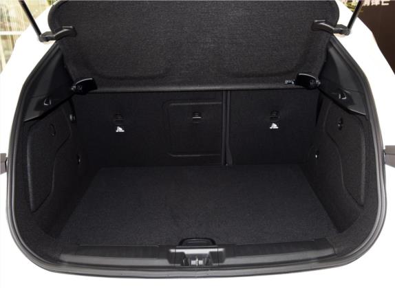 英菲尼迪QX30 2017款 1.6T 两驱时尚版 车厢座椅   后备厢