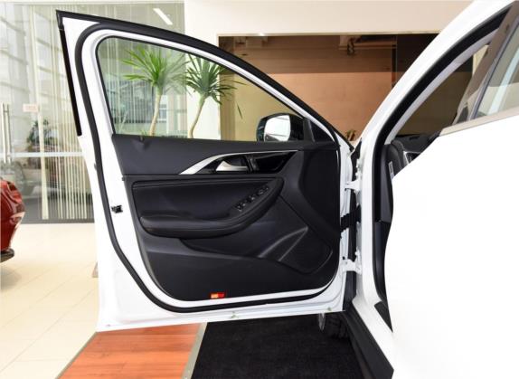 英菲尼迪QX30 2017款 1.6T 两驱时尚版 车厢座椅   前门板