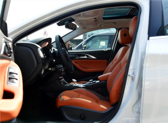 英菲尼迪QX30 2017款 2.0T 四驱运动版 车厢座椅   前排空间